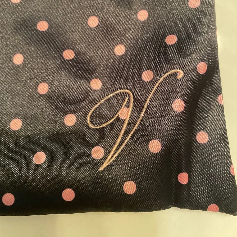 Victoria's Secret Heart slippers size medium and tote - Picture 6 of 10